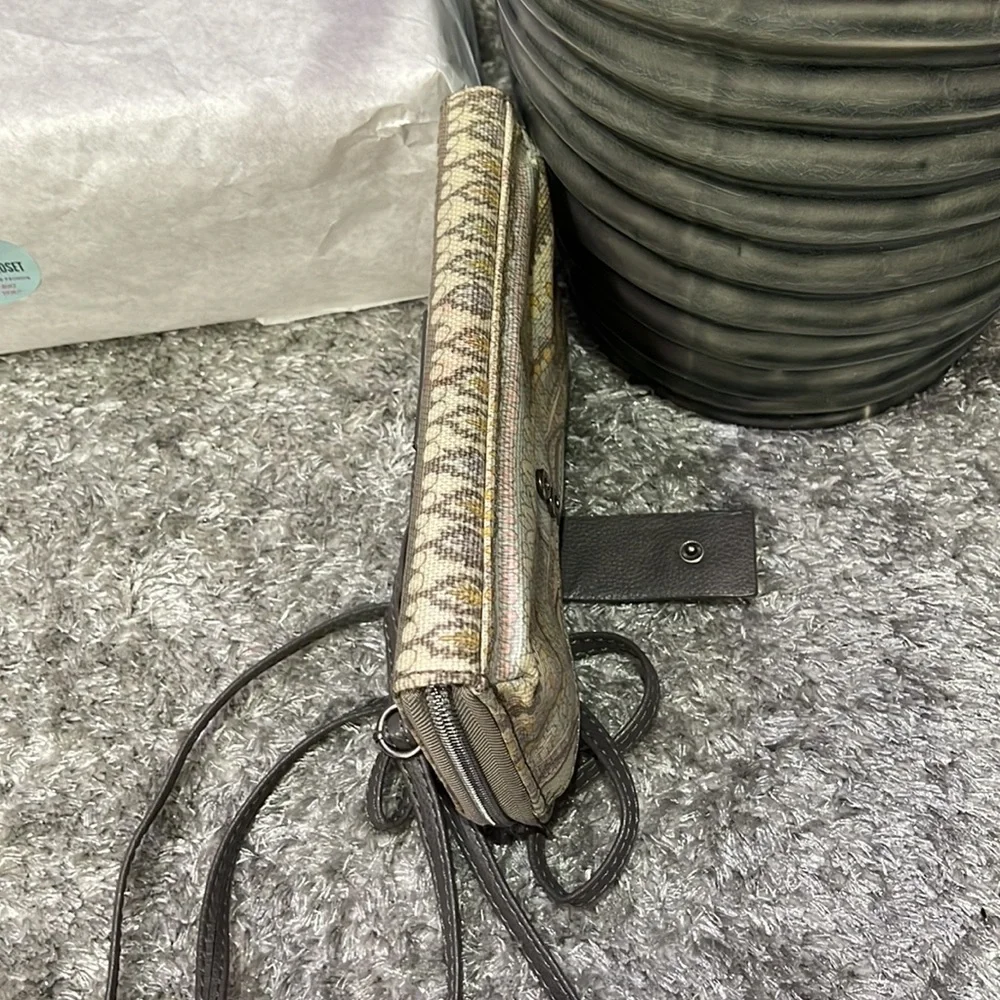 PP.) Sakroots Crossbody Long Wallet - Picture 10 of 13